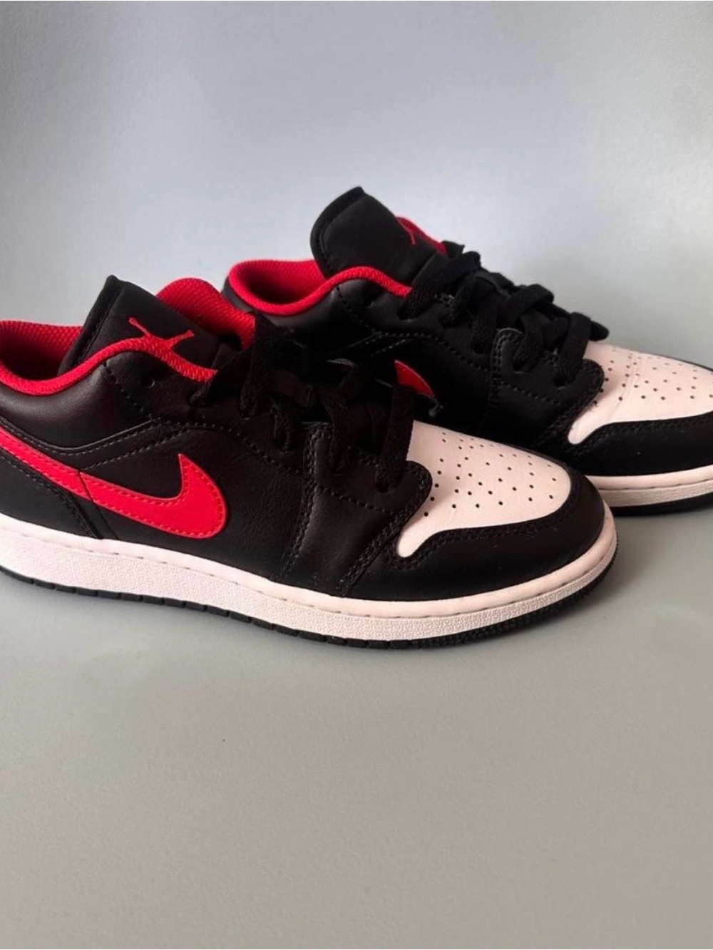 Jordan Kids Low-Top Sneakers - Black, White & Red